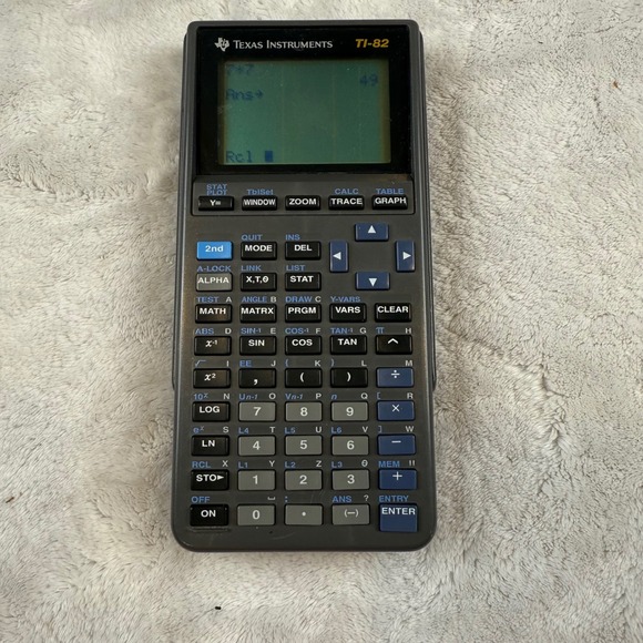 Texas Instruments TI-82 Graphing Calculator Math Science School - Picture 1 of 6